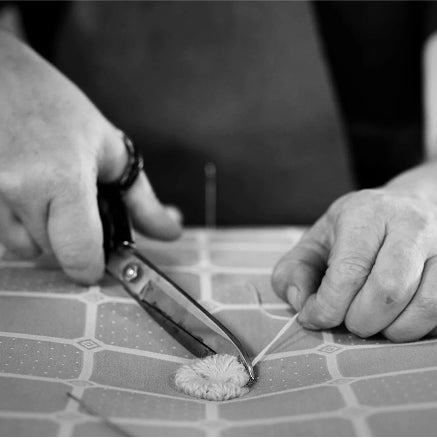 A Savoir craftsman cutting a mattress