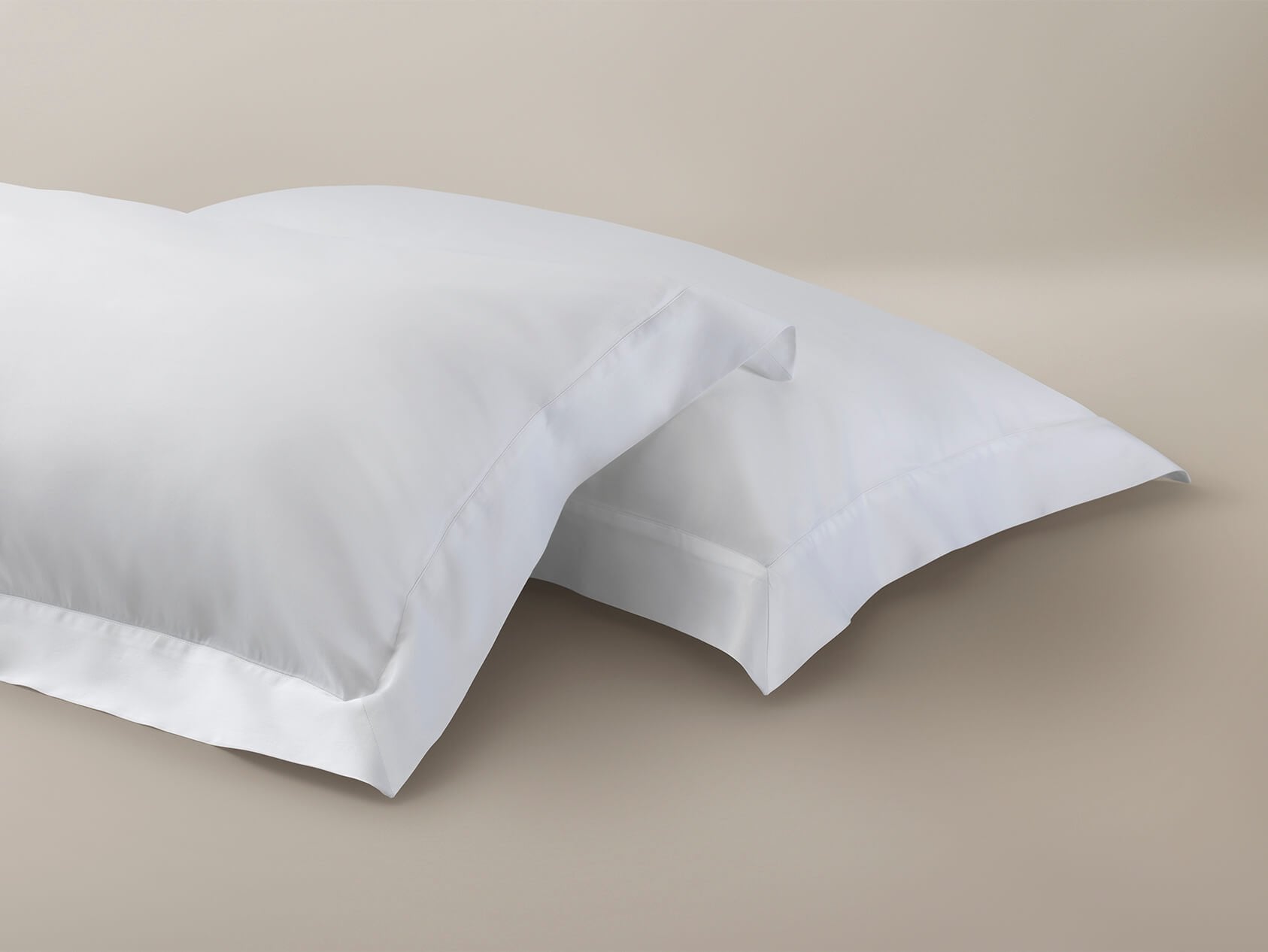 Sateen pillowcases in oxford style