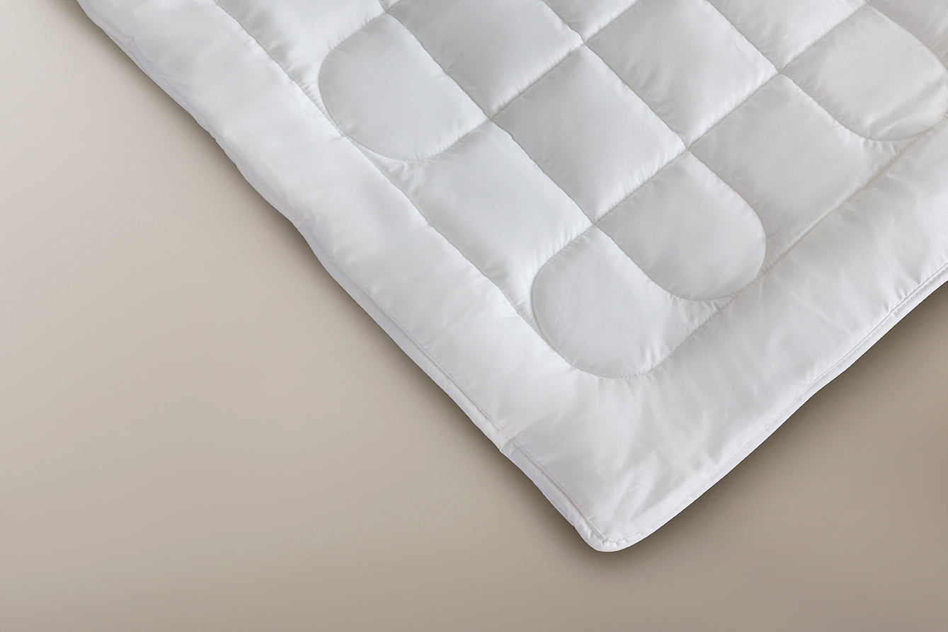 Climate control mattress protector