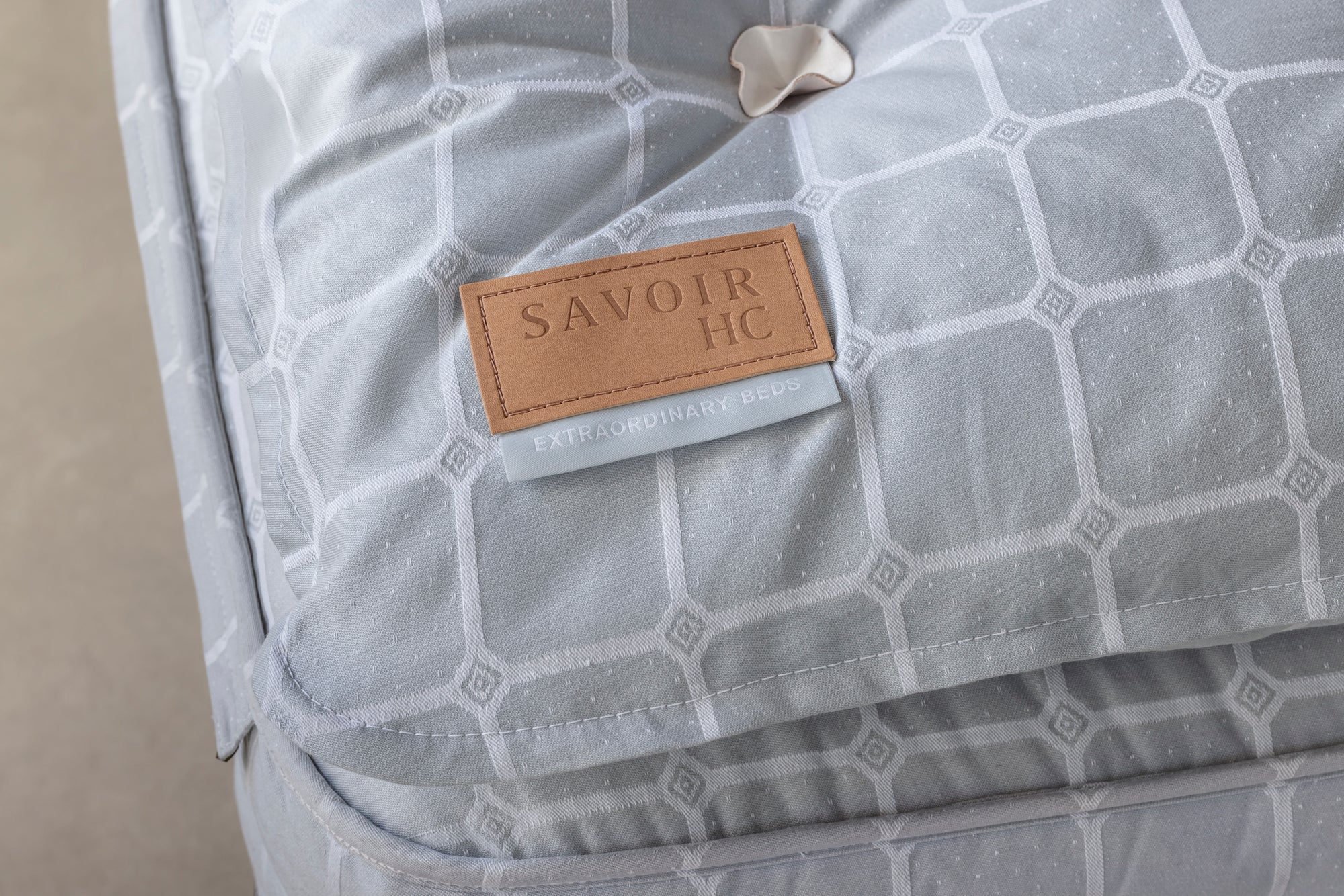 Savoir HC topper leather label