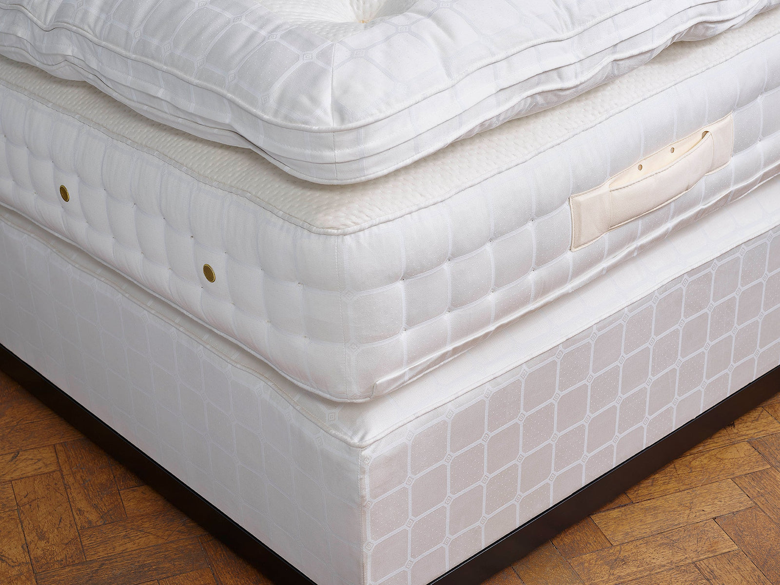 Side view and close-up of the No1 mattress and topper