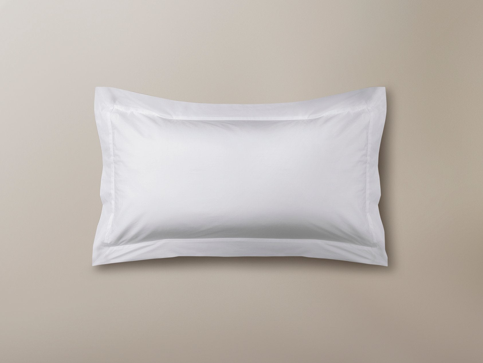 Top view of the Savoir percale 500 pillowcase with Oxford style