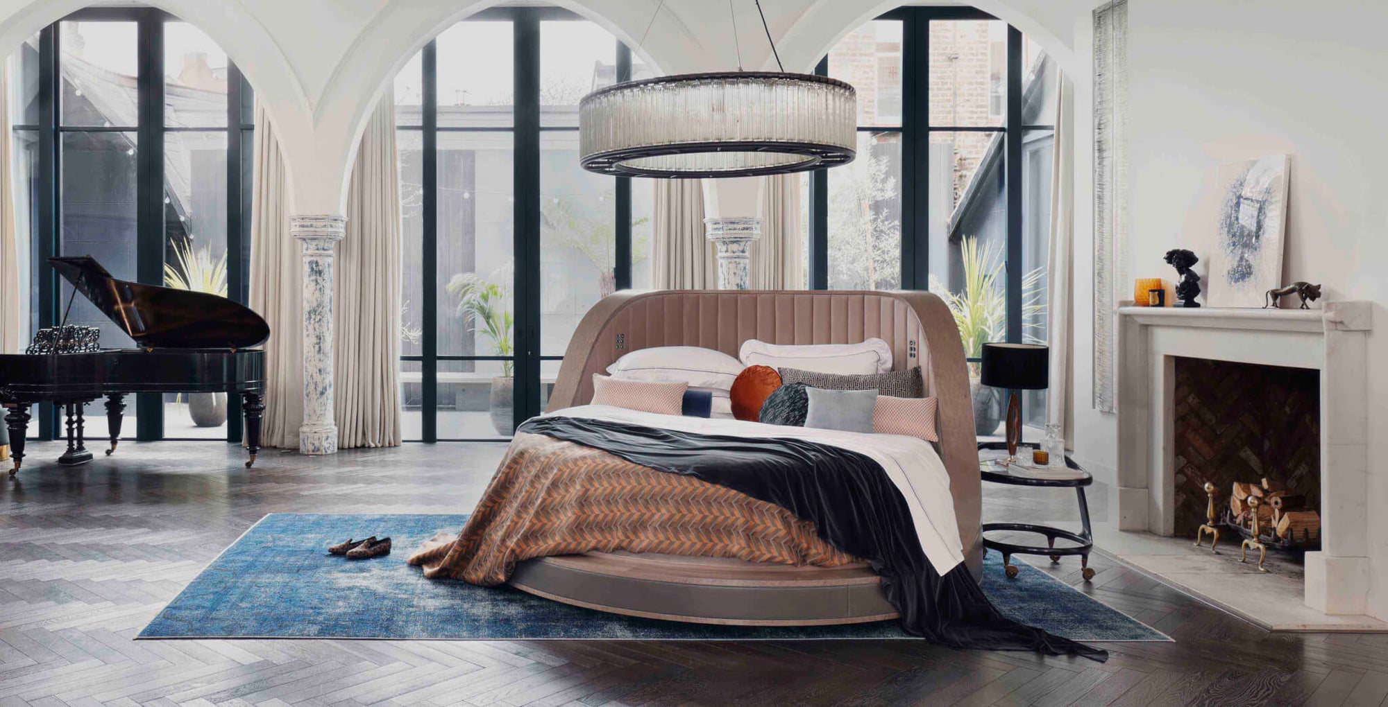 Savoir Three Sixty bed on a front view