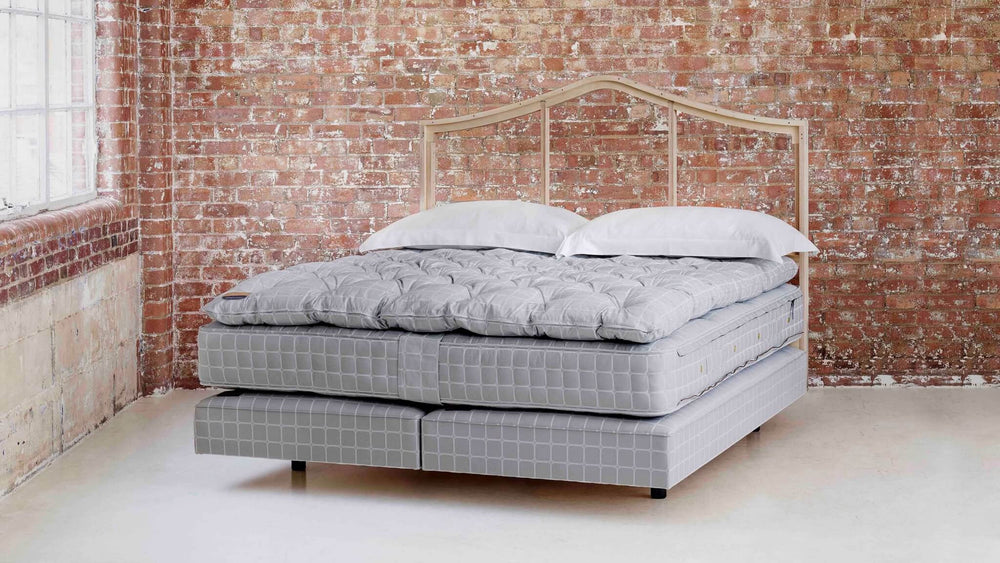 No3 bed set side view with base